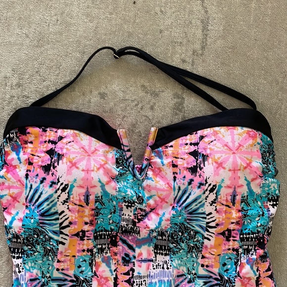 Swim suit - Picture 2 of 5